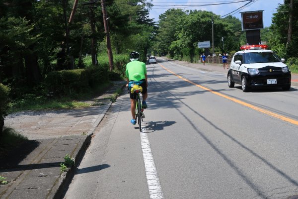 山中湖の南の道路