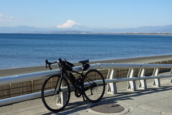 海岸線からの富士山