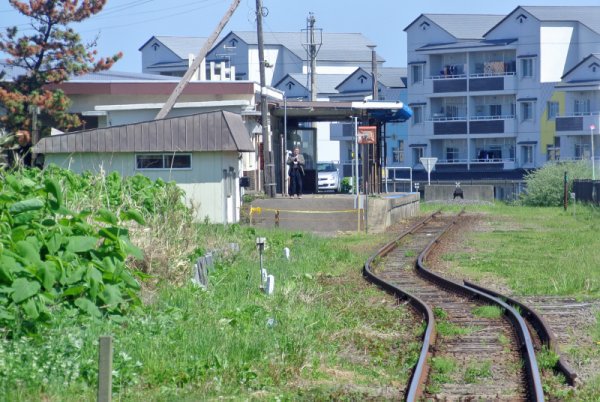 終着駅の江差駅に到着