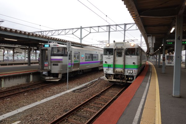 函館駅：はこだてライナー