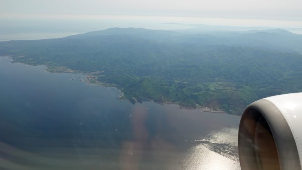 JAL585便の機内から：下北半島西岸