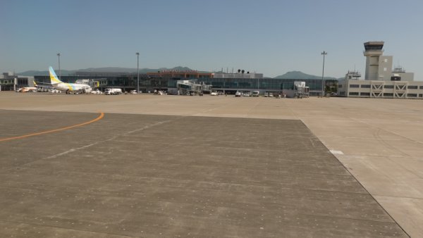 JAL585便の機内から：函館空港