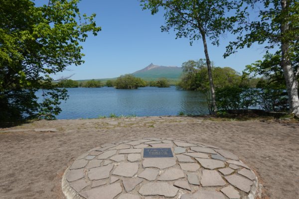 大沼公園散策路：千の風になってモニュメント