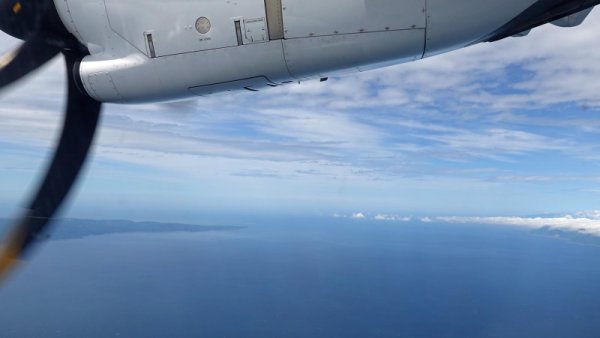 JAL2891便の機内から：奥尻島が見えた