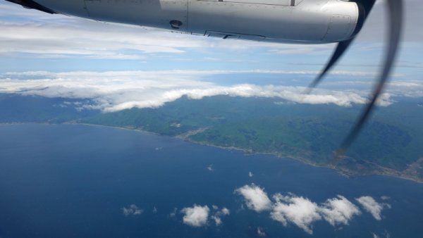 JAL2890便の機内から：江差の海岸線