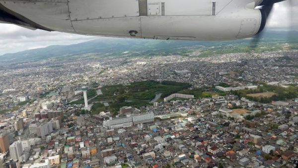 JAL2890便の機内から：五稜郭