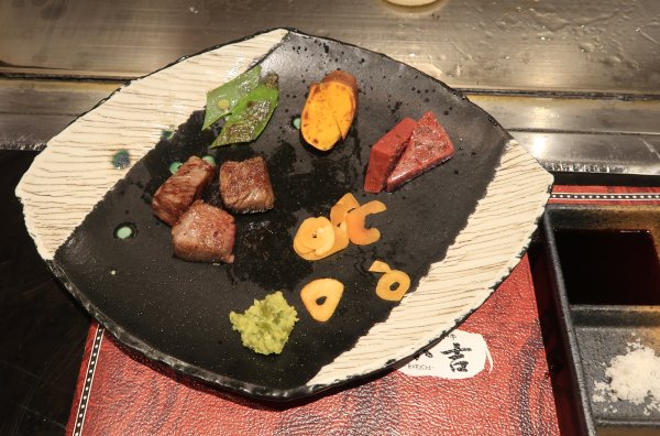 昼食(2)：神戸牛のステーキ
