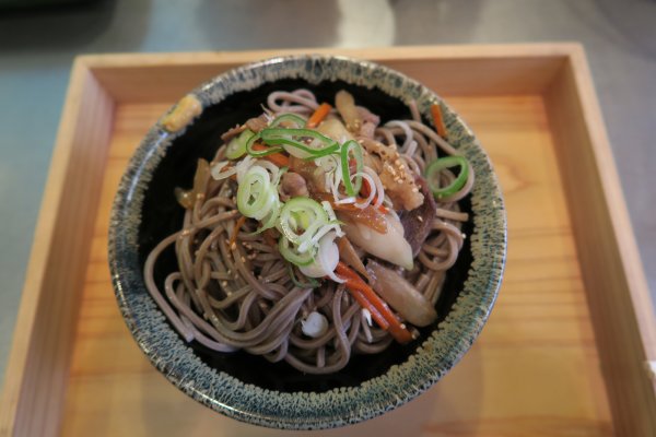 昼食：蕎麦