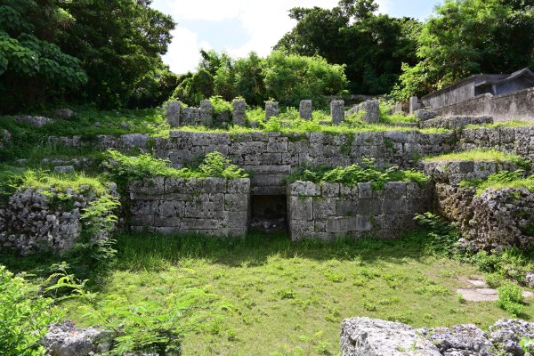 仲宗根豊見親の墓(2)