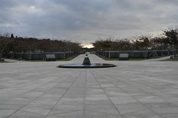 平和祈念公園(4)：平和の火と礎