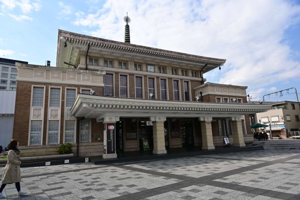 奈良駅前の観光案内所