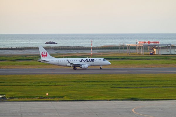 新潟空港：J-AIRの着陸