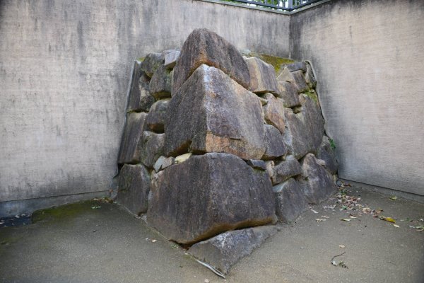 岡山城(4)：築城時の石垣