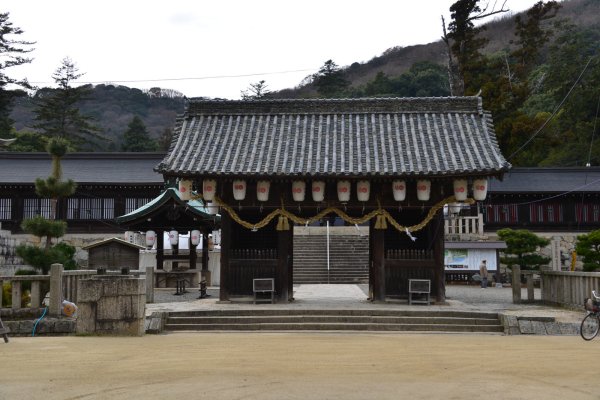 吉備津彦神社(3)：隋神門