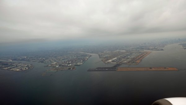 JAL641便：羽田空港の空撮