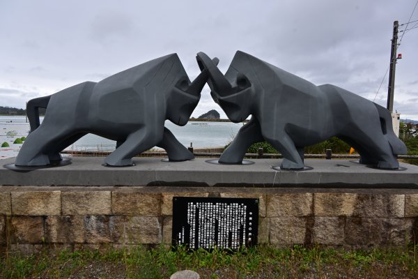 隠岐の牛突きモニュメント