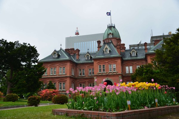 北海道赤レンガ庁舎(2)：庭園と建物