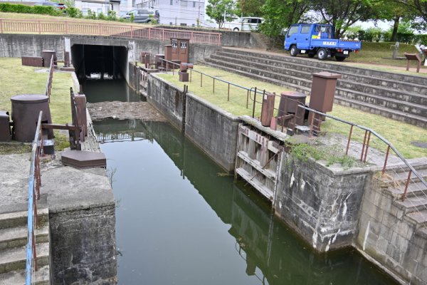 牛島閘門