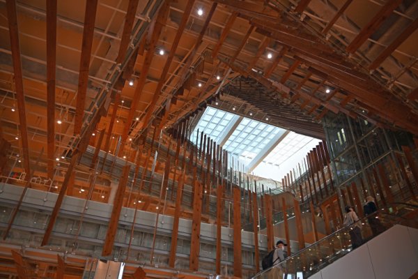 ガラス美術館＆市立図書館