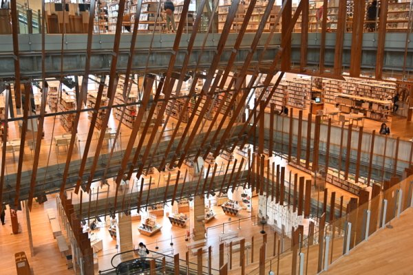 富山市立図書館