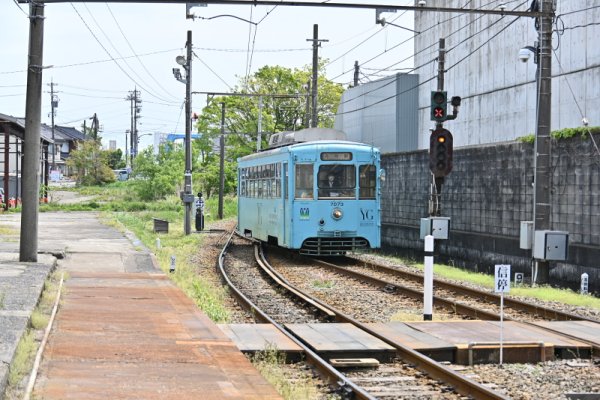 万葉線：交換電車
