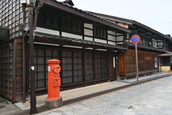 千本格子の家並み(2)