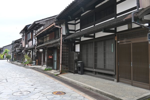 千本格子の家並み(3)