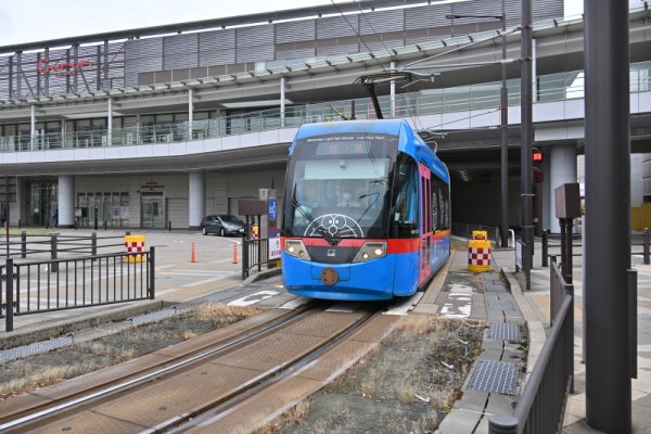 高岡駅：万葉線