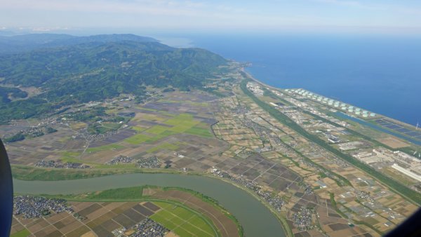 JAL183便の機内：福井石油備蓄タンク