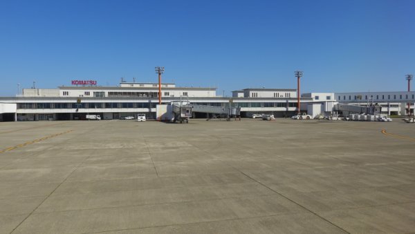 JAL183便の機内：小松空港ターミナル