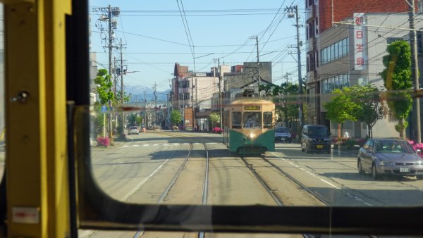 市内電車：西中野電停手前