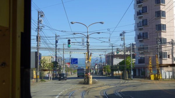市内電車：南富山電停手前
