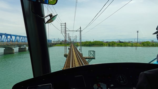 万葉線：庄川橋梁