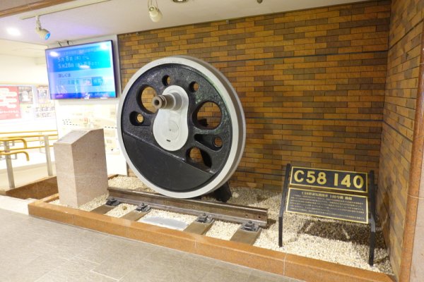 金沢駅：構内のモニュメント