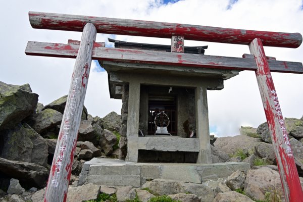 鳥居と祠