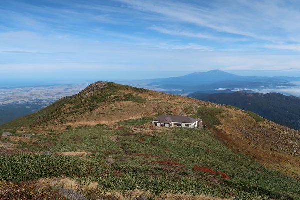 佛生池と鳥海山