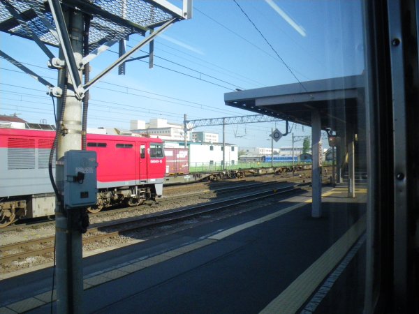 五稜郭駅で客扱い中