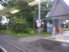 新鶴駅：出発