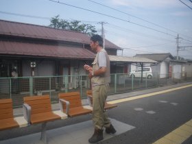 日野春駅：通過待ち