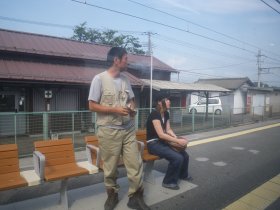 日野春駅：通過待ち