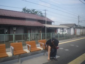 日野春駅：通過待ち