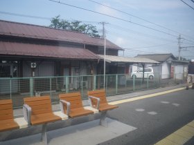 日野春駅：通過待ち