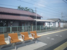 日野春駅：通過待ち