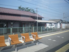 日野春駅：通過待ち