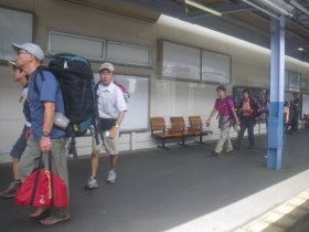 茅野駅：停車中