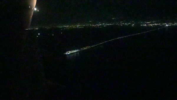 JAL208便：海ほたる