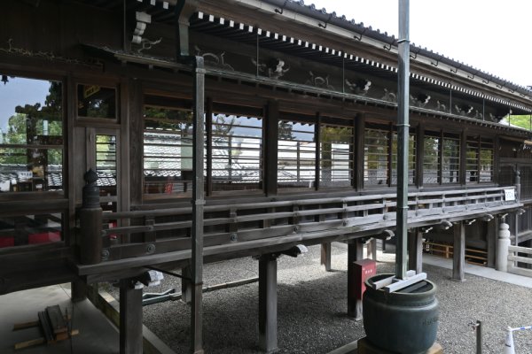 豊川稲荷：奥の院の方へ
