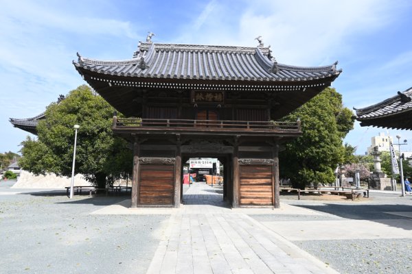 豊川稲荷：仁王門