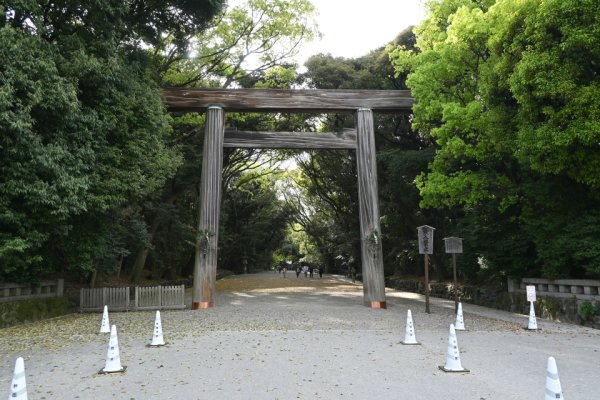 熱田神宮：東門