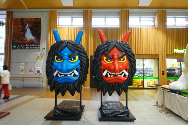 秋田駅の「なまはげ」